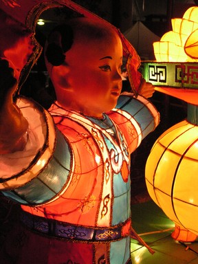 Hope you like my pics... I have no experience in photography... pretty useless... but here they are. The lantern festival was awesome, can't wait to be there next year... hopefully a better photographer. 2006